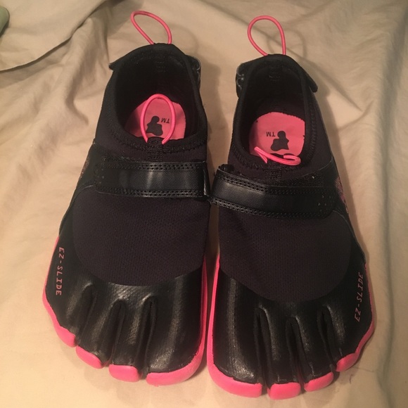 fila skele toes water shoes